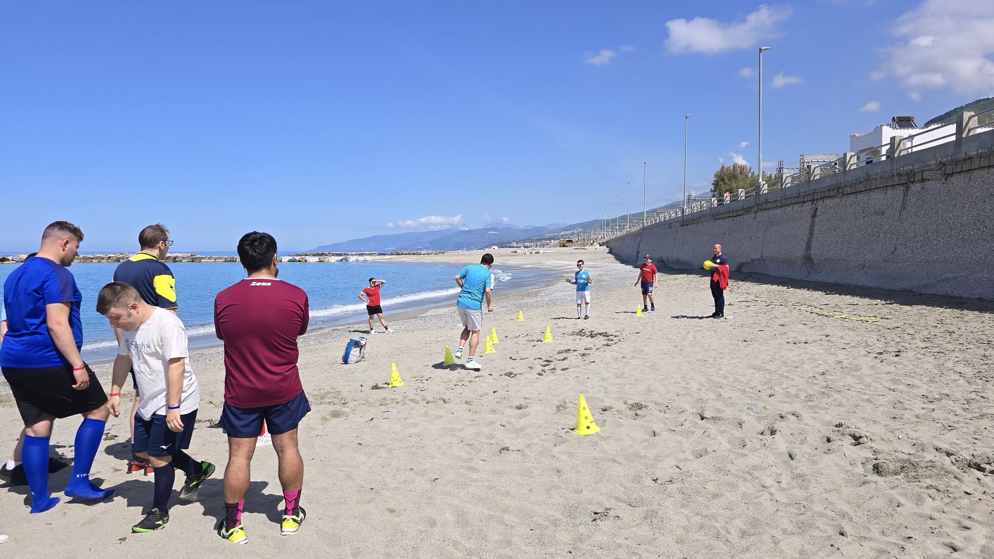 COSENZA FOR SPECIAL, ALLENAMENTO IN SPIAGGIA